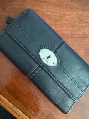 Fossil Black Pebble Leather Wallet with Silver Emblem